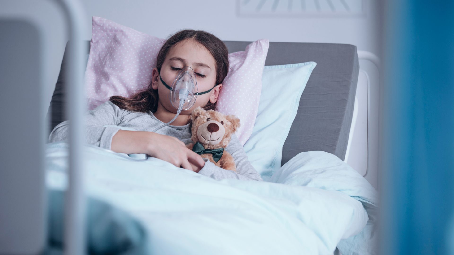 Ilustrasi seorang yang terkena penyakit paru paru basah atau pneumonia (canva.com)