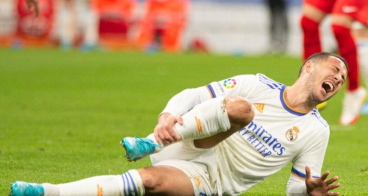 Eden Hazard mengerang kesakitan dalam laga La Liga 2022/2023.