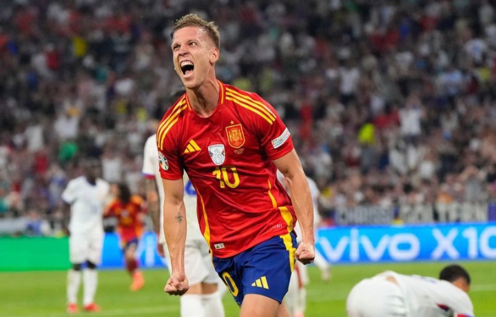Selebrasi Dani Olmo dalam laga Spanyol vs Prancis di semifinal Euro 2024.