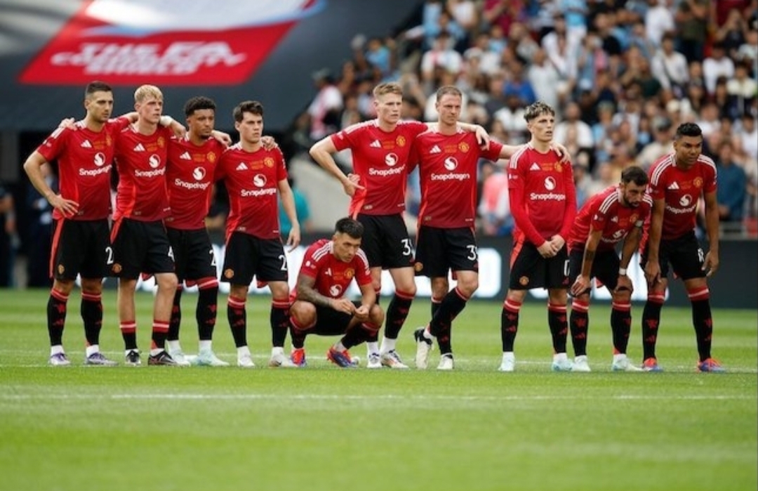 Skuad Manchester United di babak adu penalti laga Community Shield 2024 versus Manchester City, Sabtu (10/8/2024).