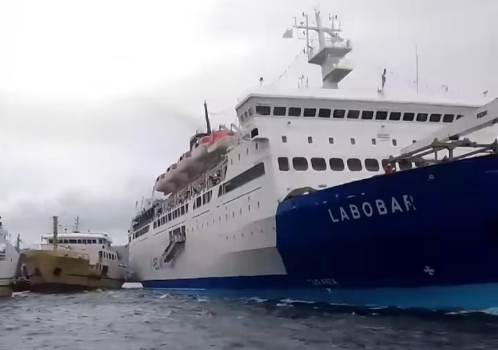 Tangkapan layar video sebelum menghantam TB Nelly 31, KM Labobar hampir saja menabrak salah satu kapal yang sandar di Pelabuhan Bitung.(Dok Istimewa)