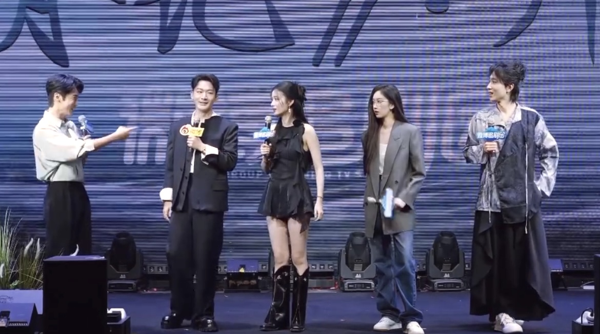Zhang Wanyi dan Wang Churan di acara meet and greet (ig.wangchuran_update)