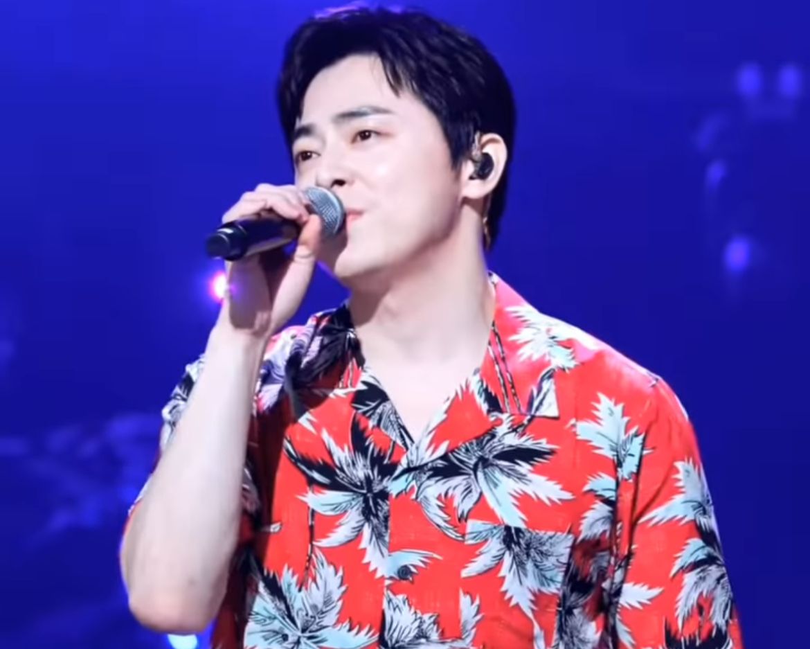 Jo Jung Suk saat tampil di&nbsp;The Seasons-Artis ZICO.