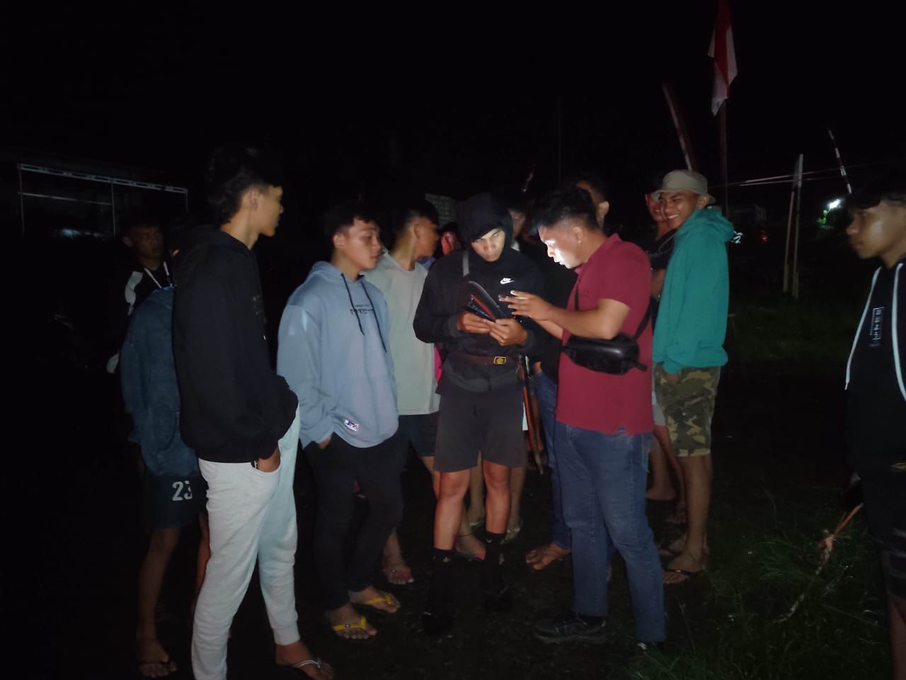 Pihak kepolisian tengah mengumpulkan bukti bukti terkait pembakaran mobil di Desa Kumelembuai Dua, Kecamatan Kumelembuai, Minsel.