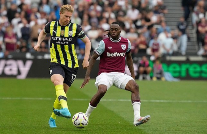 Duel Kevin De Bruyne dan Aaron Wan-Bissaka di laga West Ham vs Man City, Premier League 2024/2025