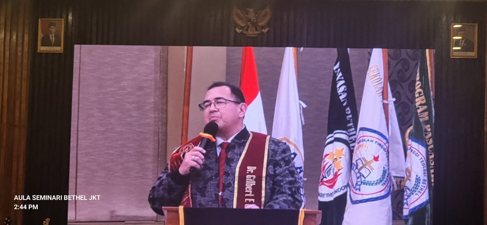 JADI BERKAT: Gembala Glow Fellowship Center, yang juga Ketua I Harian Pengurus Pusat Sinode Gereja Bethel Indonesia (GBI) Pdt Gilbert Lumoindong, dinyatakan Lulus Ujian Terbuka Promosi Doktor.