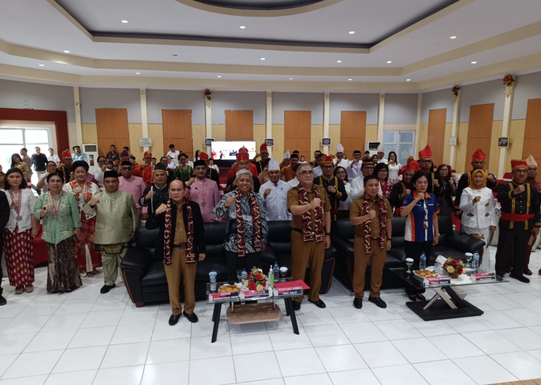 Momentum penutupan PKN Tingkat II Angkatan VII tahun 2024 di BPSDM Sulut. Seluruh peserta dinyatakan lulus pun segera mengimplementasikan di tempat kerja masing-masing.