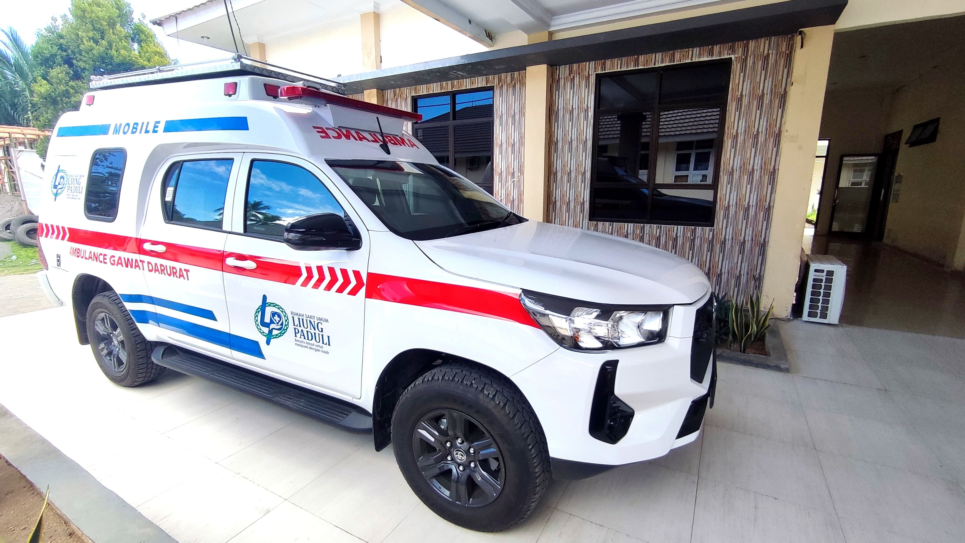 Satu unit ambulans baru tipe Toyota Hilux 4x4 WD sudah berada di RSLP Tabukan Utara