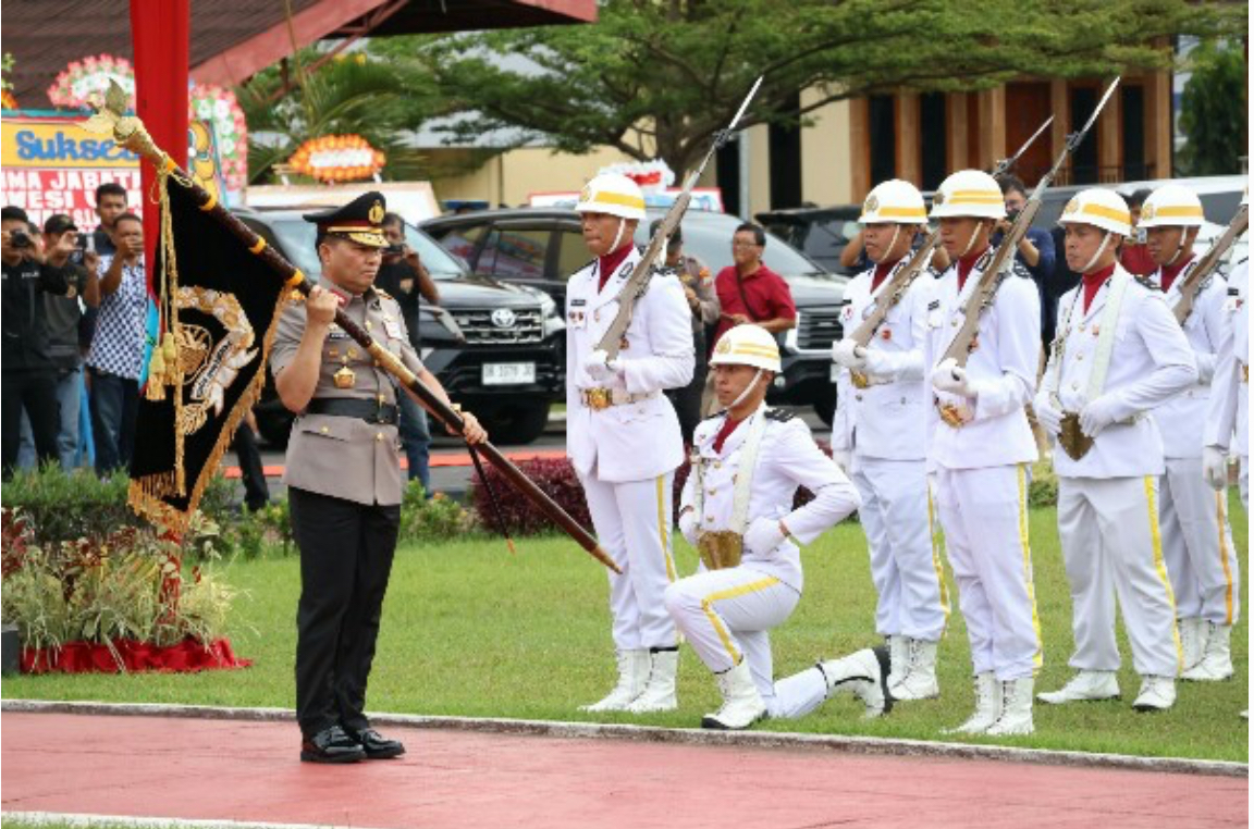 Kapolda Sulut Irjen Pol Roycke Langie di Mapolda Sulut, Senin (30/09/2024)