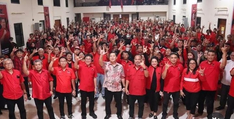 Cagub Steven Kandouw bersama paslon AARS saat blusukan di salah satu kelurahan di Kota Manado.