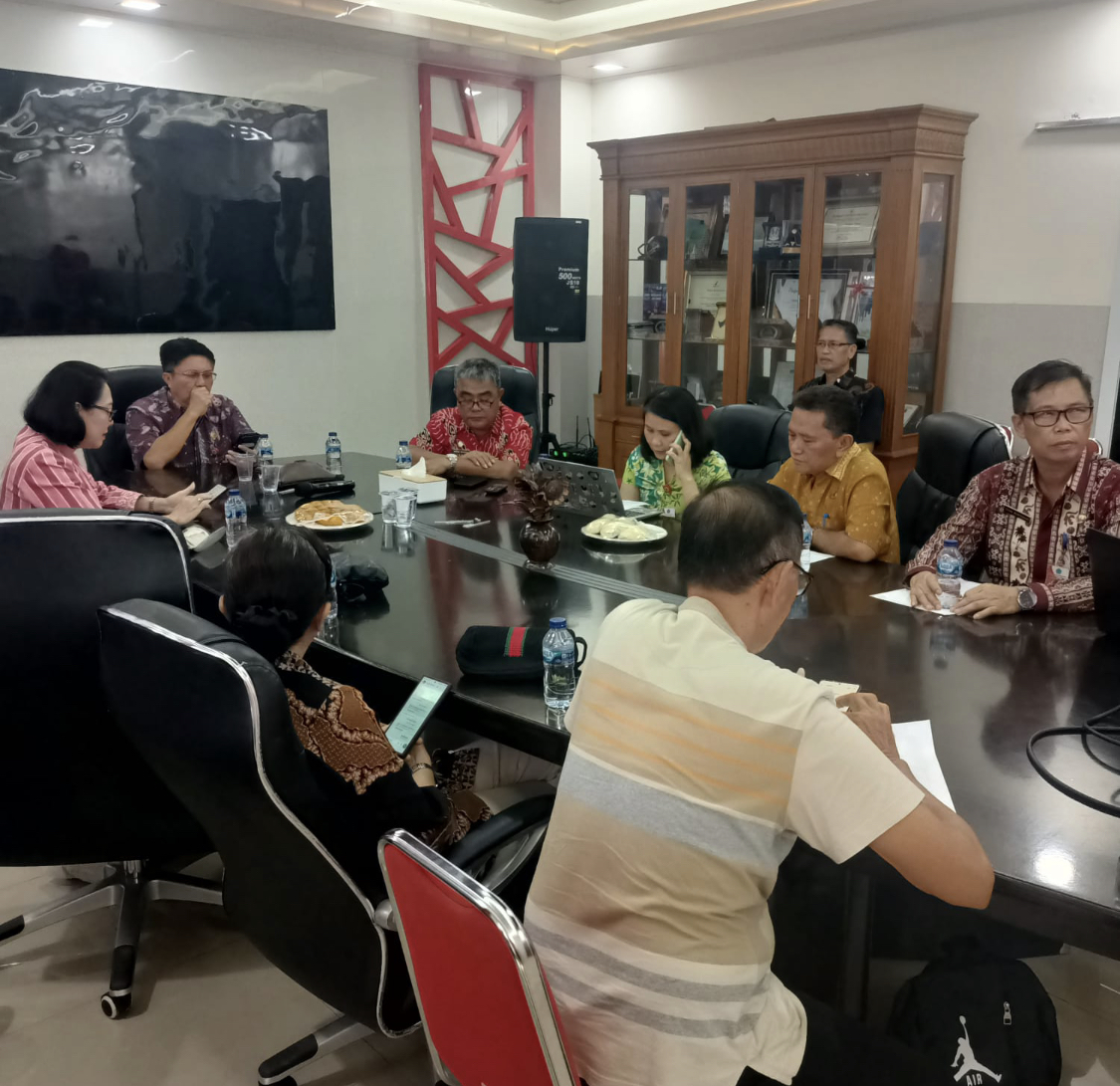 DIMATANGKAN: Rapat persiapan pelaksanaan Fordewista 2024 di Pantai Paal, Desa Marinsow, Kecamatan Likupang Timur, digelar di ruangan Sekkab Minut Novly Wowiling, Kamis (10/10/2024).