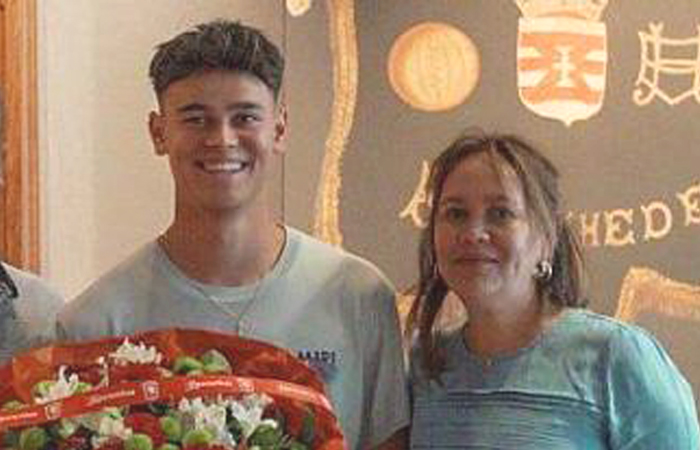 Mees Hilgers dan ibundanya Linda Tombeng.