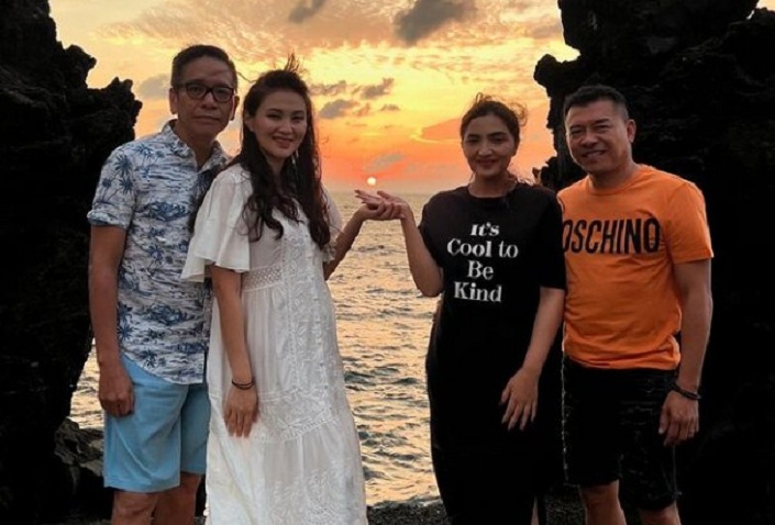 Kebersamaan Anang dan Ashanty bersama Alm Benny Laos dan Istrinya Sherly Tjoanda. (IG/Ashanty)