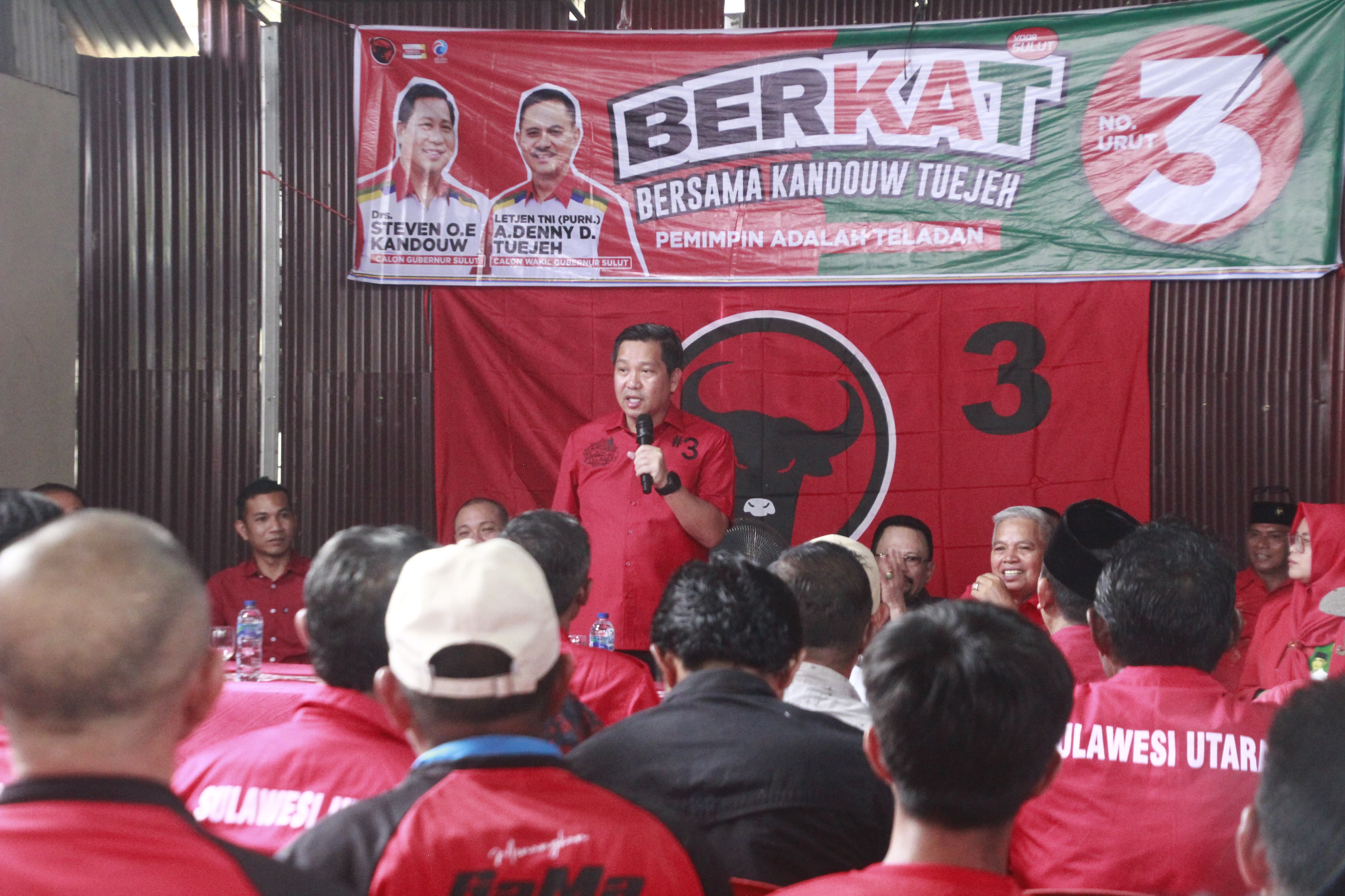 TEGAS: Calon Gubernur Sulut Steven Kandouw tak henti-hentinya menyentuh semua kader PDI Perjuangan baik dari wilayah Minahasa raya, hingga wilayah Bolaang Mongondow Raya.