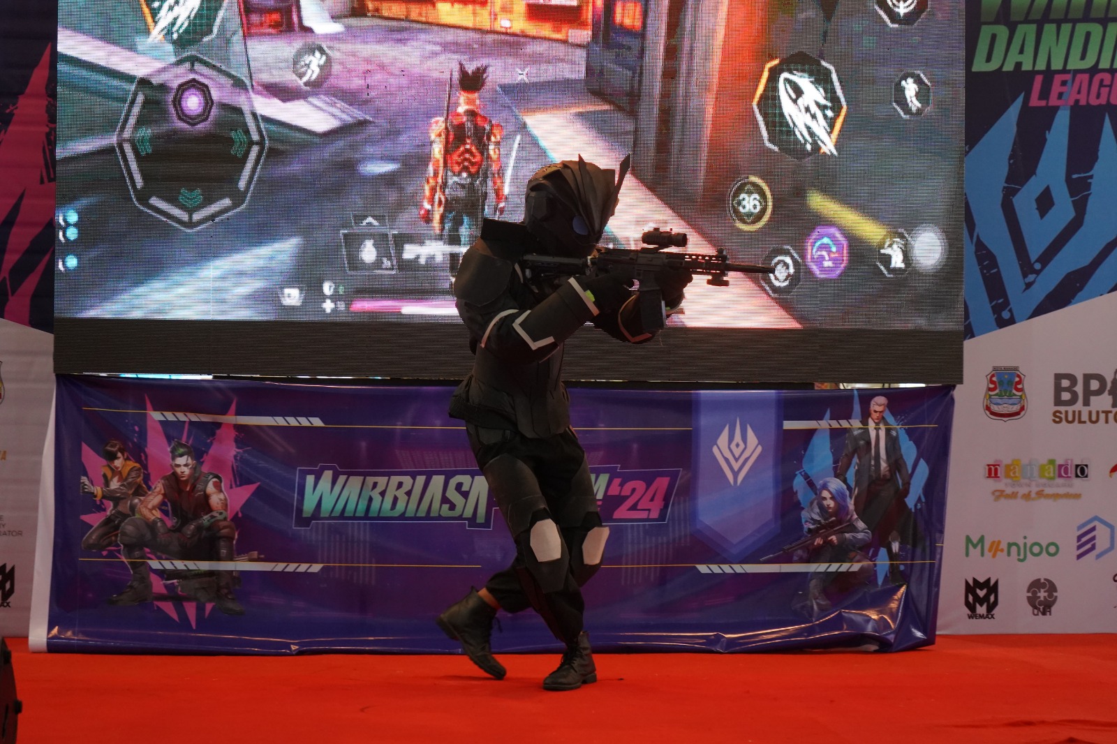 Aksi Cosplay di Wabiasa Dandim League 2024 di Atrium Mantos 2.