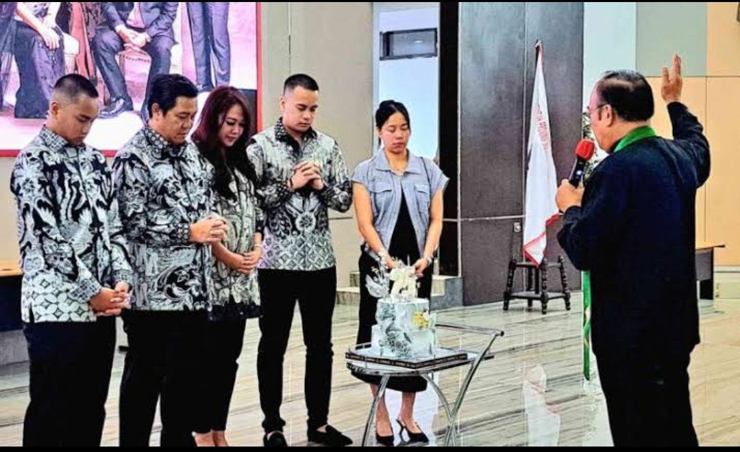Keluarga Pnt Steven Kandouw-Tanos diberkati Tuhan