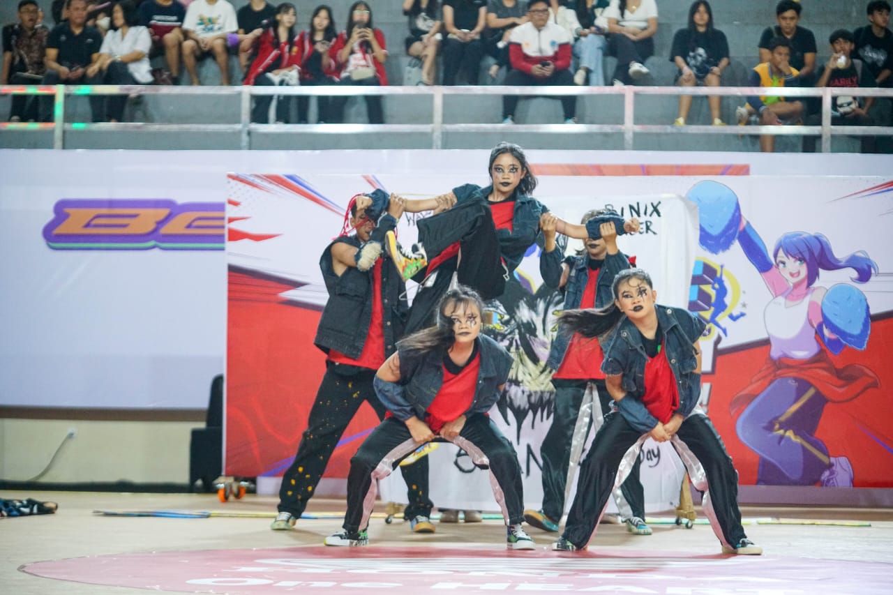 Binix Dance tampil dengan tema Rocker juga&nbsp;manusia