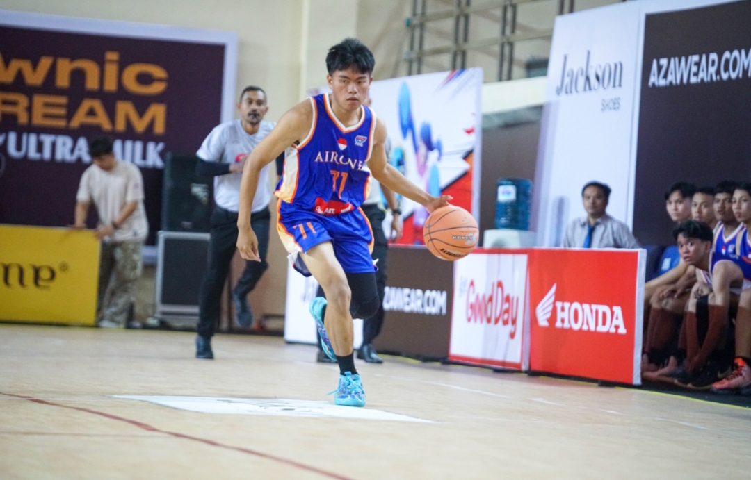 Sosok Chiley Steve Immanuel Mawey (nomor punggung 71) dalam Honda DBL with Kopi Good Day 2024 North Sulawesi