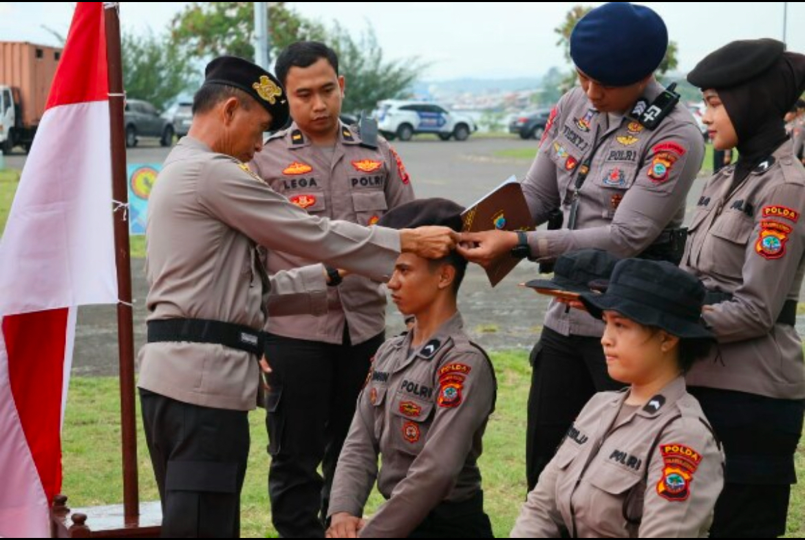Wakapolda Sulut Brigjen Bahagia Dachi Tutup Rangkaian Tradisi Pembaretan Bintara Remaja Polri Angkatan 51/55 Polda Sulut