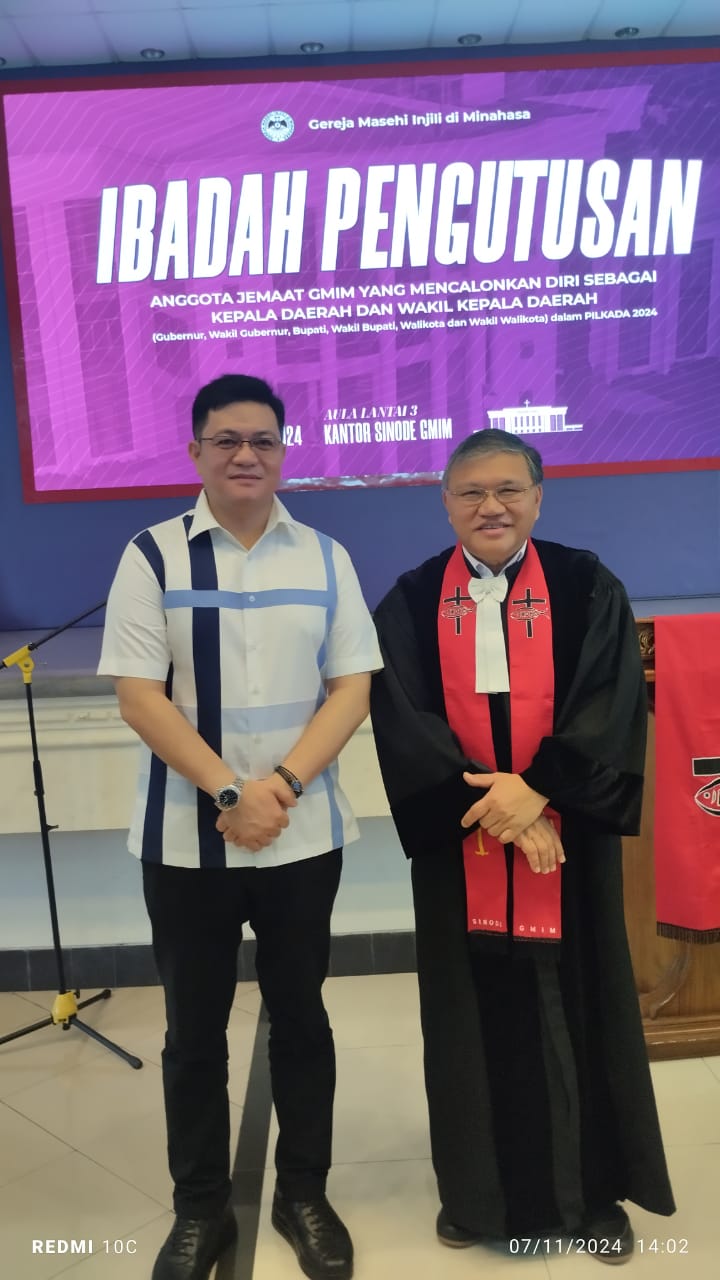 DIUTUS:&nbsp;Hanny Joost Pajouw bersama Ketua BPMS GMIM Pdt Hein Arina.