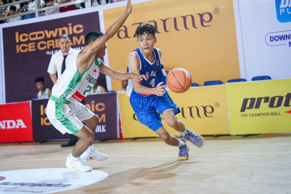 Sosok Eliezer Kondoy (nomor punggung empat) dalam Honda DBL with Kopi Good Day 2024 North Sulawesi.