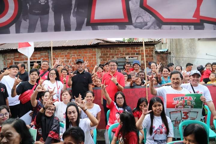 AARS bersama masyarakat Manado saat turun lapangan di wilayah Malalayang