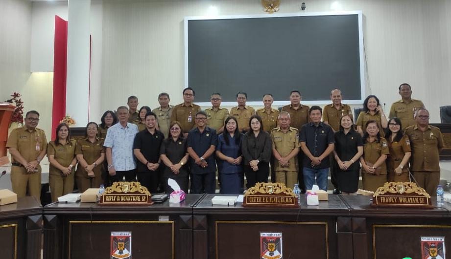 PERDANA: Rapat perdana antara Komisi II dan mitra kerja Pemkab Minahasa, Senin (18/11/2024).