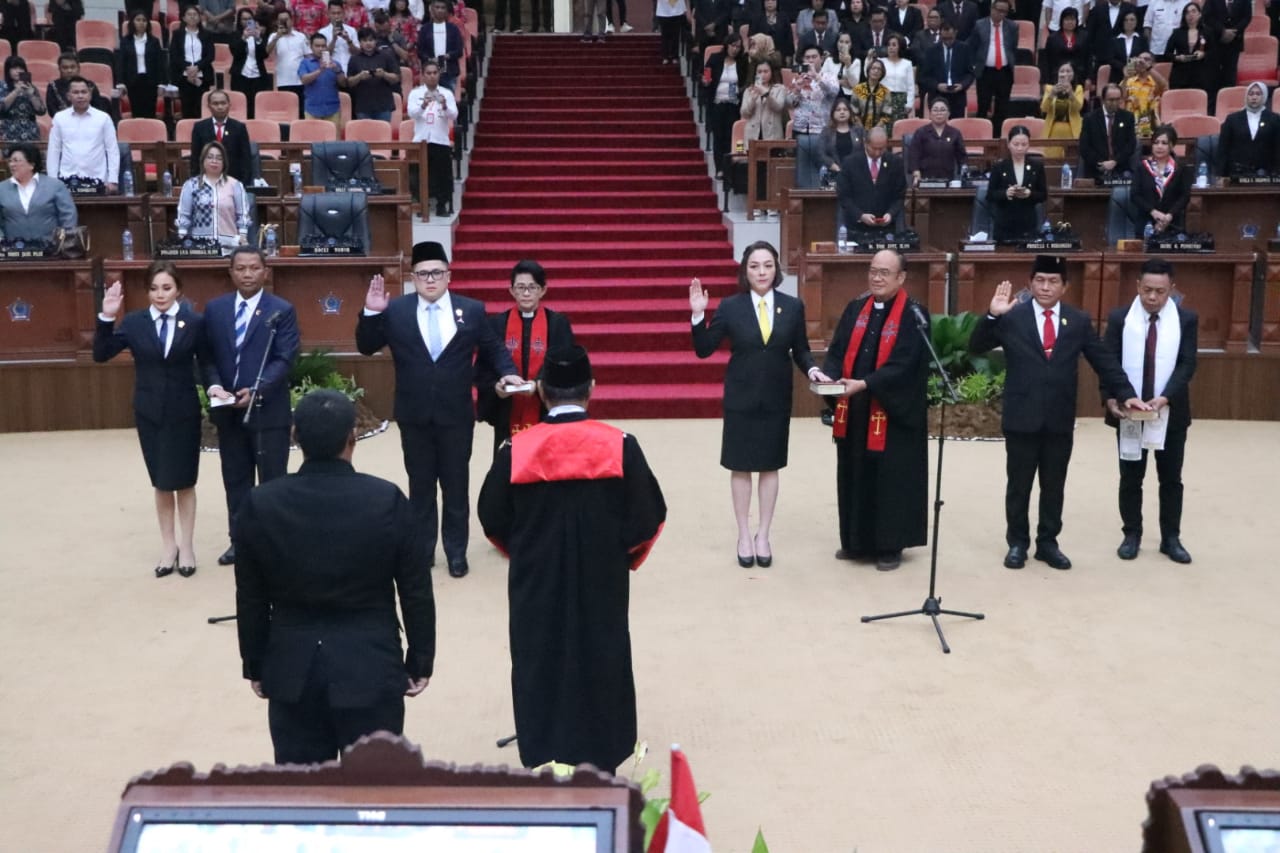 Pengucapan sumpah/janji pimpinan DPRD masa jabatan 2024-2029 yang digelar, Rabu (20/11).