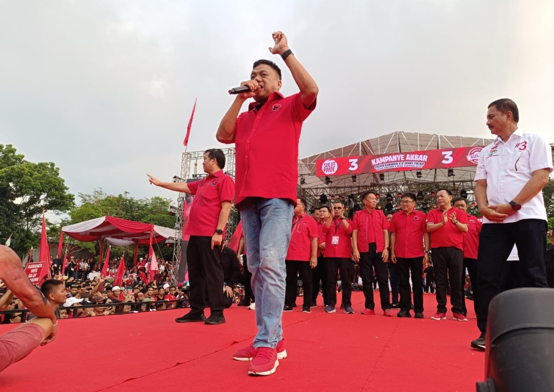 Ketua PDI Perjuangan Sulut  Olly Dondokambey