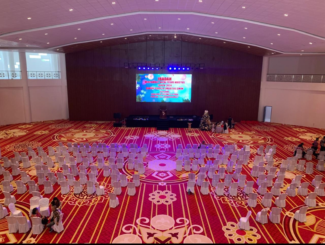 Bagian dalam MISSION CENTER GMIM. Terbesar dan Megah