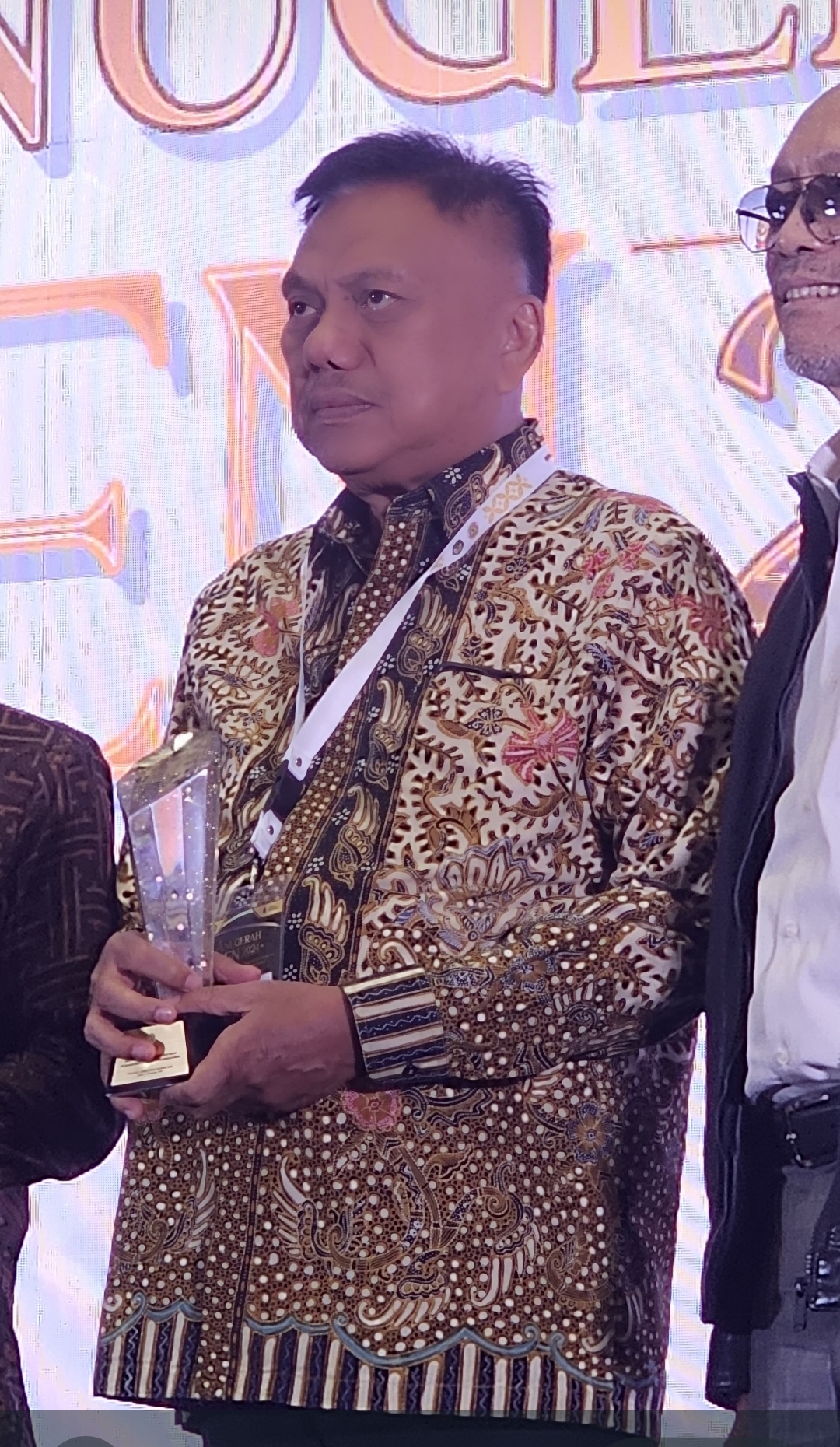Gubernur Sulut Olly Dondokambey Kembali  Terima  Penghargaan