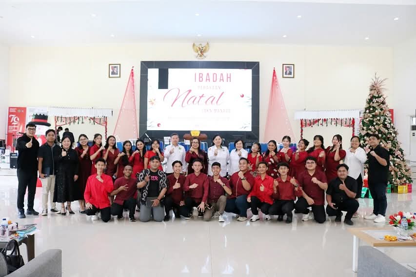 ATRAKTIF: Institut Agama Kristen Negeri (IAKN) Manado menyelenggarakan Ibadah Perayaan Natal Yesus Kristus 2024 dengan tema &ldquo;Kembali ke Betlehem&rdquo;, belum lama ini.