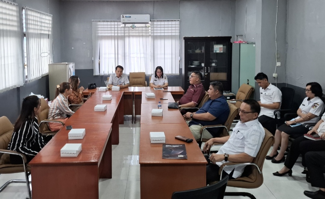 SAMBANGI: Komisi III DPRD Minahasa saat berkunjung ke mitra kerja di Pemkab Minahasa.
