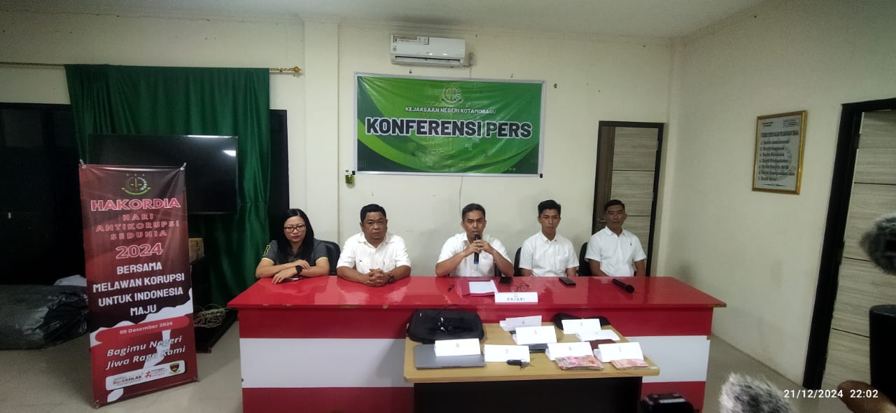 Kejaksaan saat melaksanakan konferensi pers