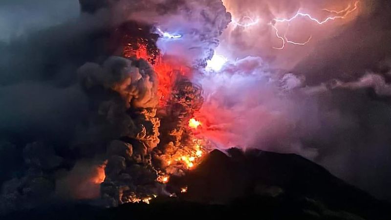 Letusan Gunung Ruang di Kabupaten Kepulauan Sitaro 