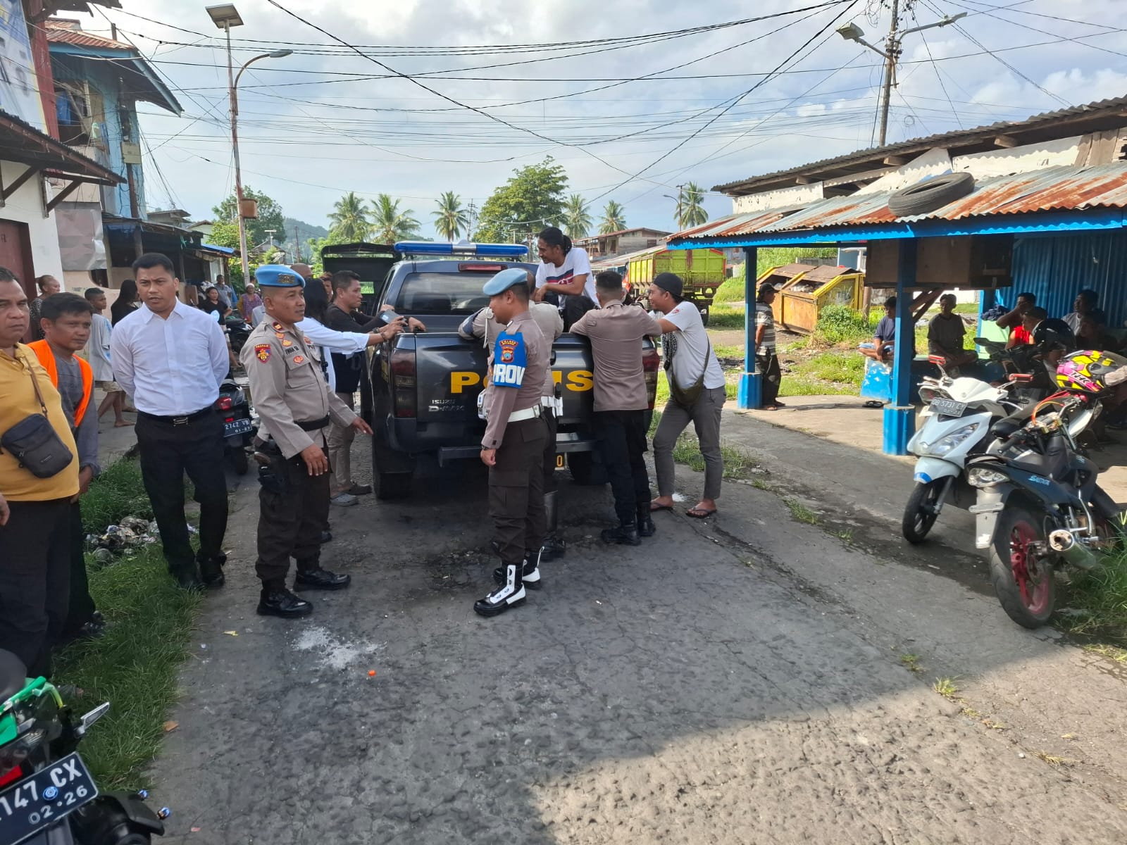 Personel dari Polres Bitung dan Polsek Maesa langsung turun ke lokasi tawuran untuk meredam situasi.(Dok Istimewa)
