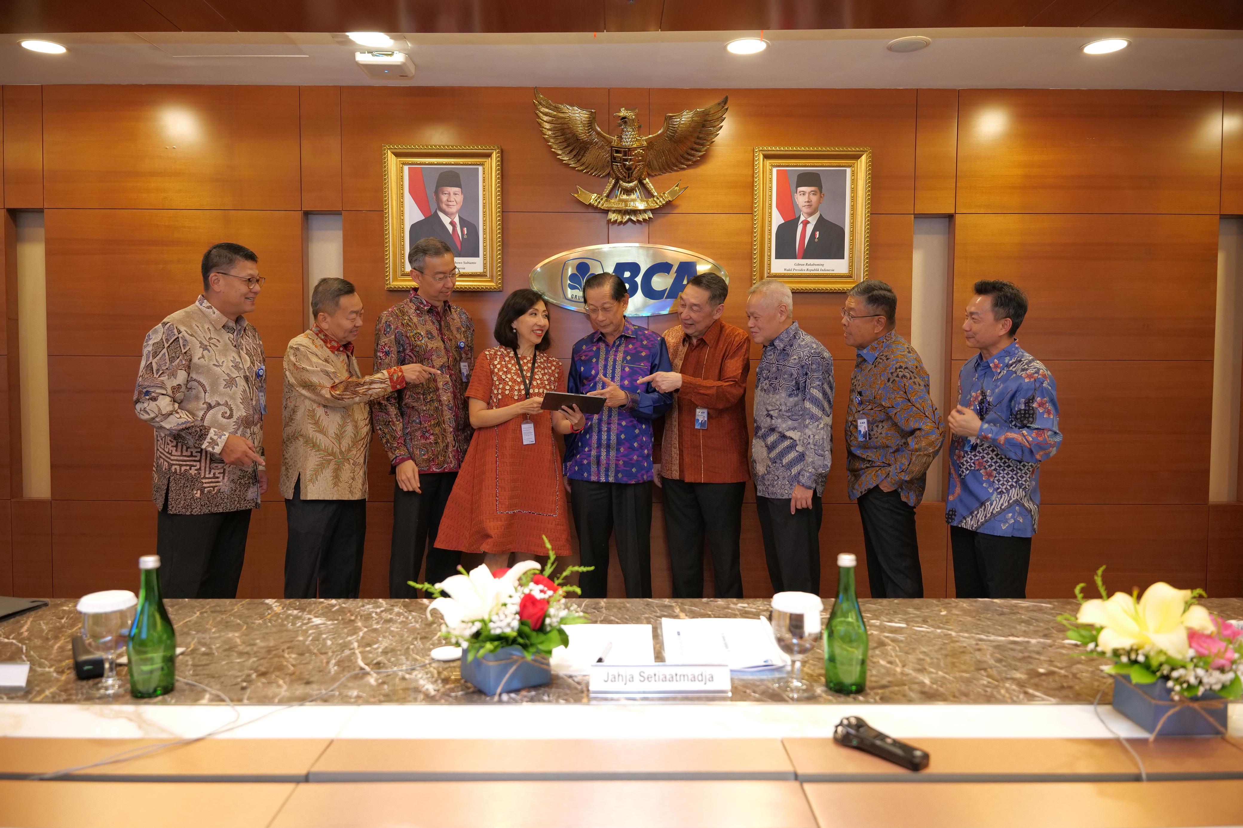 Kinerja Solid di Seluruh Segmen, Laba Bersih BCA dan Entitas Anak&nbsp; Tumbuh 12,7% Capai Rp54,8 Triliun.