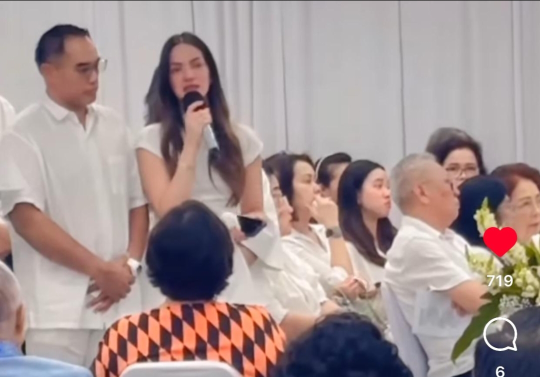 Ibadah Pamakaman Nenek Tercinta,  Artis Konglomerat Nia Ramadhani dan Ardie Bakri Menyanyi Lagu Rohani Ada Pertemuan di Udara