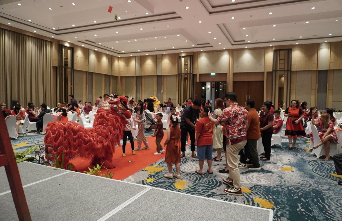 Atraksi Barongsai meriahkan perayaan Imlek di Luwansa Hotel Manado