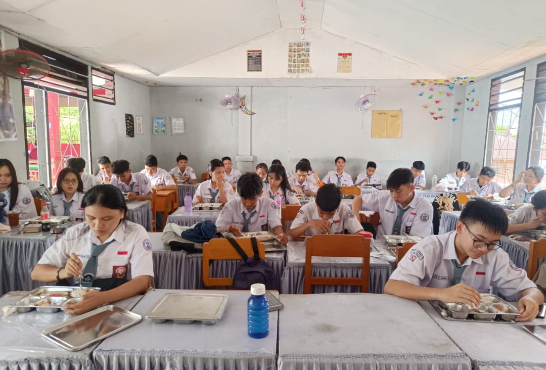 Nampak program Makan Bergizi Gratis dilaksanakan di awal tahun 2025.