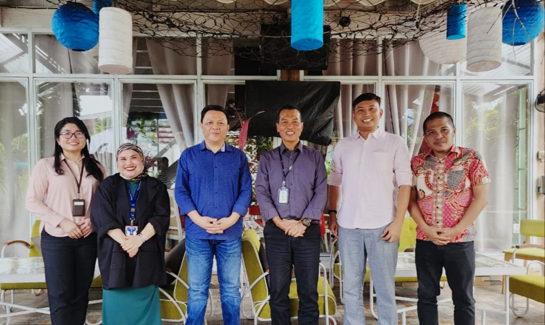 Pemimpin Wilayah PT Pegadaian V Manado Pratikno saat bertemu Manajemen Manado Post yang dipimpin langsung Direktur Umum Tommy Waworundeng, Rabu (5/2)