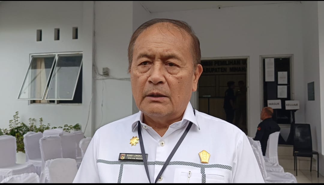 SAMPAIKAN: Ketua DPRD Minahasa Robby Longkutoy ketika diwawancarai Manado Post, Rabu (5/2/2025).