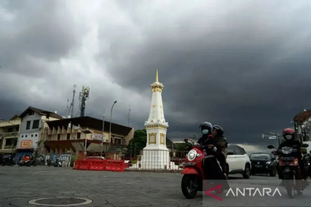 Ilustrasi, Awan mendung di atas Kota Yogyakarta. ANTARA FOTO/Andreas Fitri Atmoko/tom/aa.