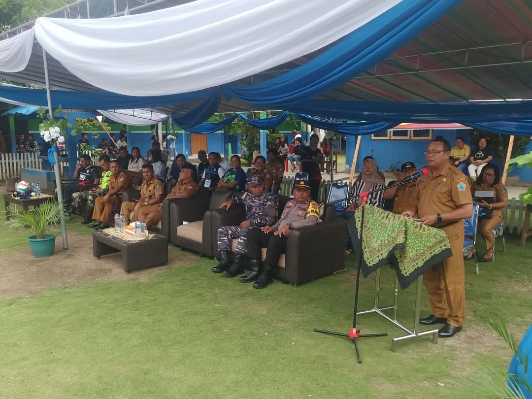 Kembangkan Bakat-Pelaksana Harian (Plh) Sekda, Gustaf Atang yang juga merupakan Asisten III Pemkab Talaud saat membuka kegiatan.