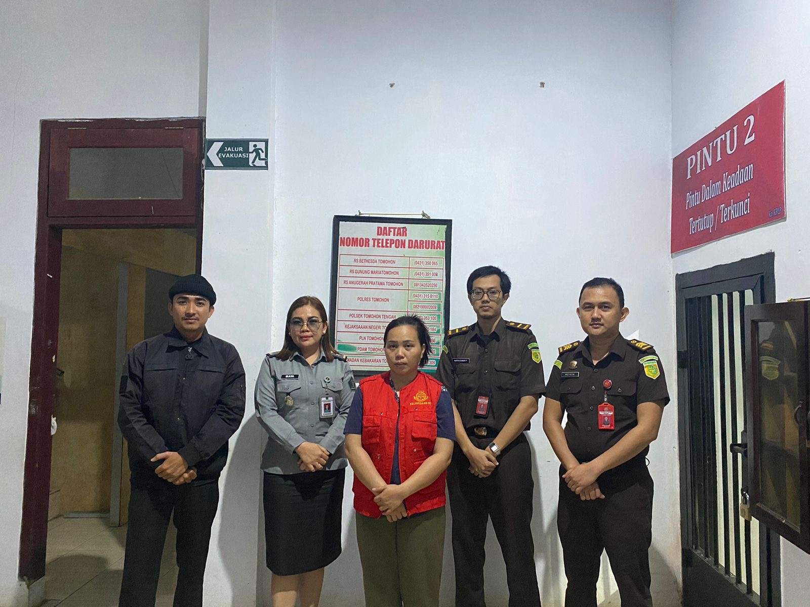 Tim Tabur Intelijen Kejaksaan Tinggi Sulawesi Utara berhasil menangkap DPO An. Faradila Eunike Wangania di Kantor UPTD PPA Provinsi Sulawesi Utara pada tanggal 11 Februari 2025.