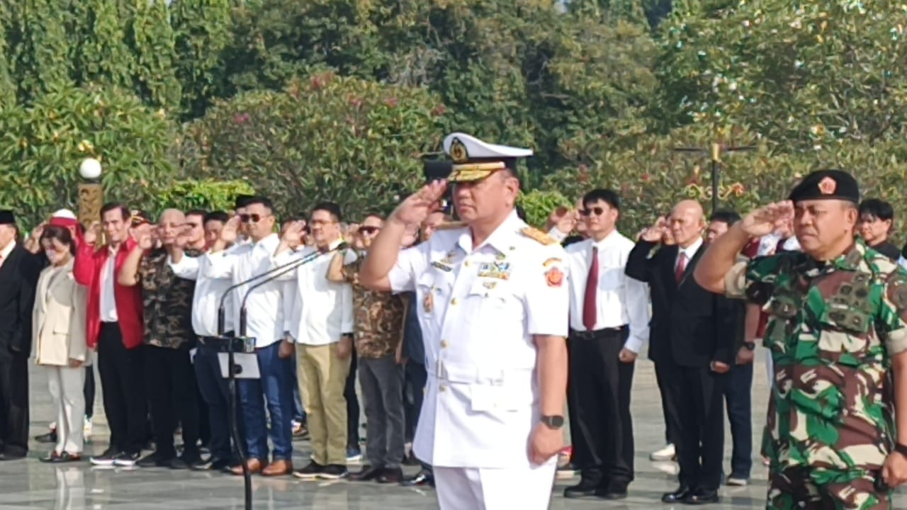 IRUP: Sekretaris Utama Badan Keamanan Laut (Sestama Bakamla) RI Laksamana Muda (Laksda) TNI Dr Samuel H Kowaas MSc CSBA bertindak sebagai Inspektur Upacara.