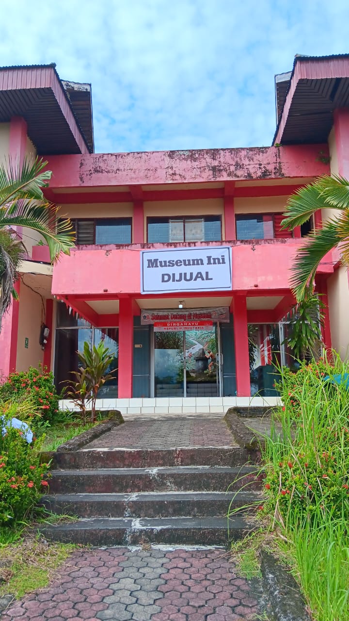 TAK TERAWAT: Museum Negeri Provinsi Sulawesi Utara terancam dijual.