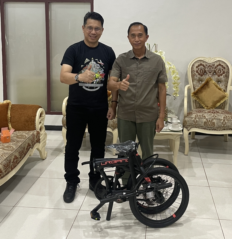 KOMPAK: Founder Tumpa Cycling Challenge Brigjen Pol Bahagia Dachi (kanan) bersama Presiden Komunitas Germas Bersepeda dr Enriko H Rawung MARS.