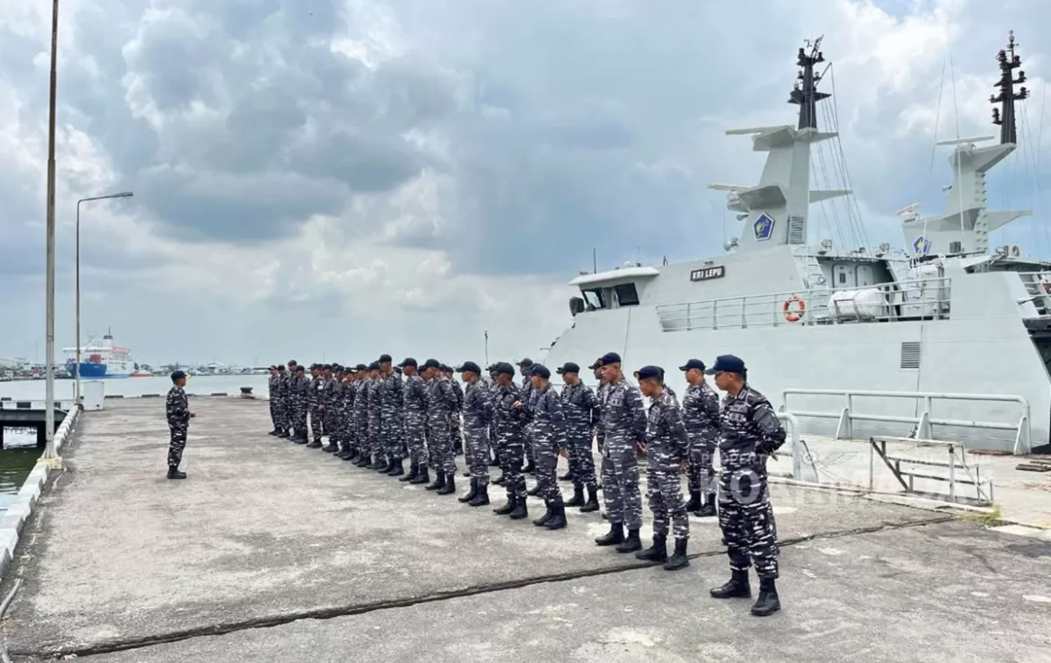KRI dan prajurit TNI dikirim ke perbatasan Indonesia-Malaysia untuk melaksanakan patroli terkoordinasi di lokasi strategis seperti Selat Malaka.