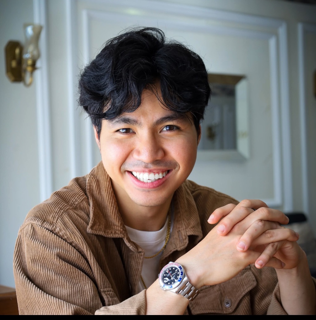 MULTI TALENT: Tak hanya profesi DJ, sosok Content Creator Viano Suwuh yang menyebut Paduan Suara hanya pengamen dan tak punya adab, ternyata sempat mengikuti Pemilihan Nyong-Nona Manado 2018.(Foto FB)